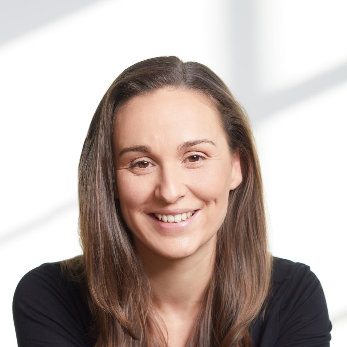 Headshot - Claire Bennett
