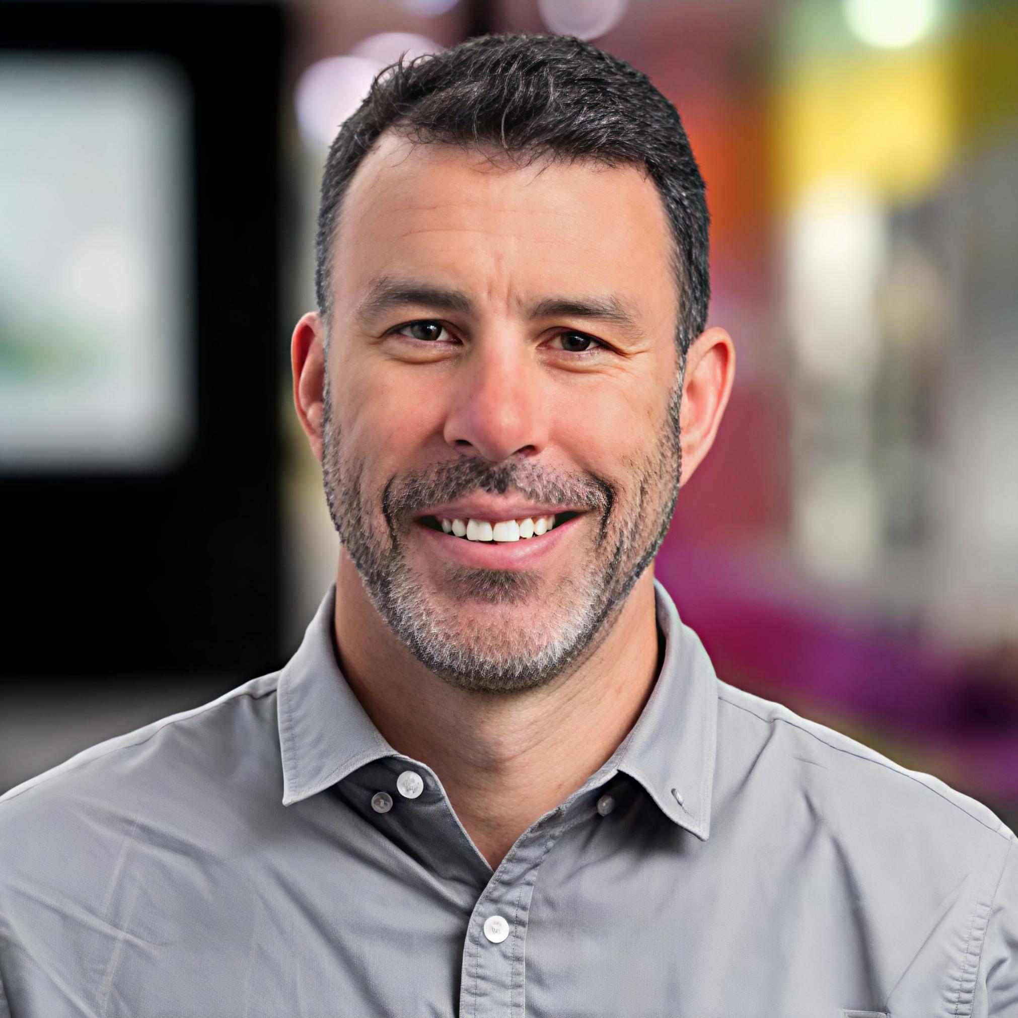 Headshot - Simon Kelso